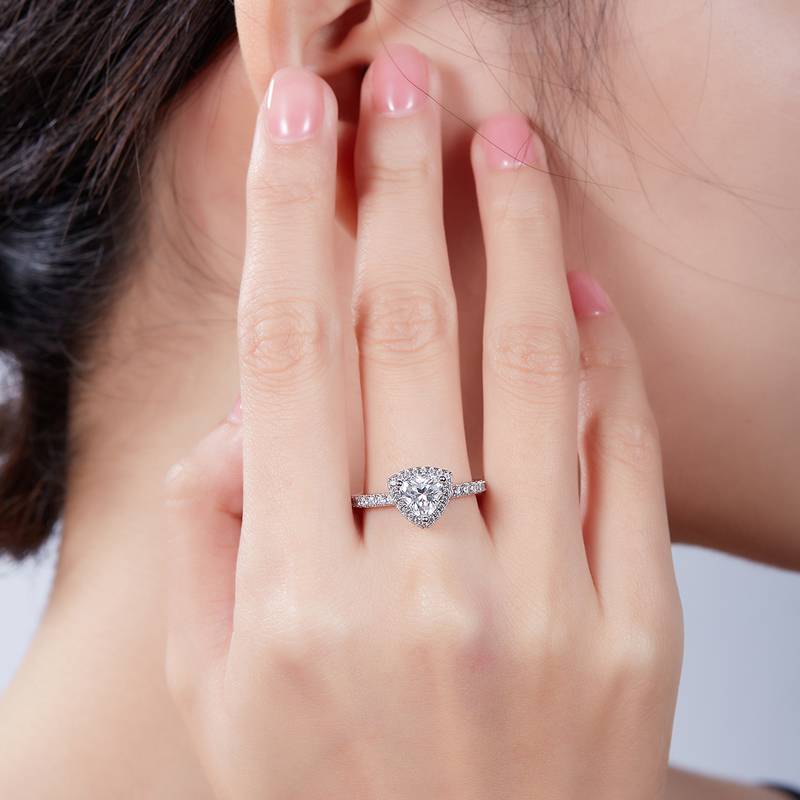 Affordable Luxury三角形S925银镀白金MoissaniteWomen's Ring1.0ctD级